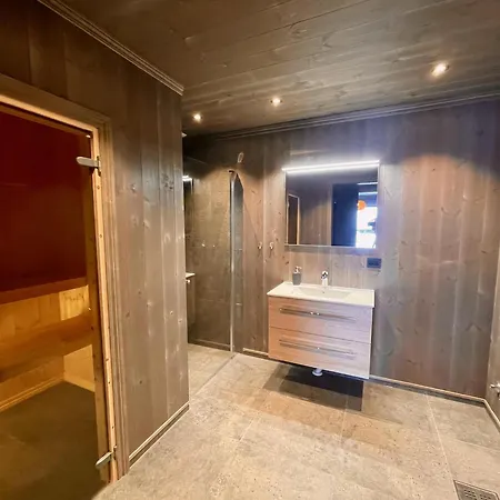 Casa vacanze Luxurious Cabin, 5 Bedrooms, Sauna Stunning View
