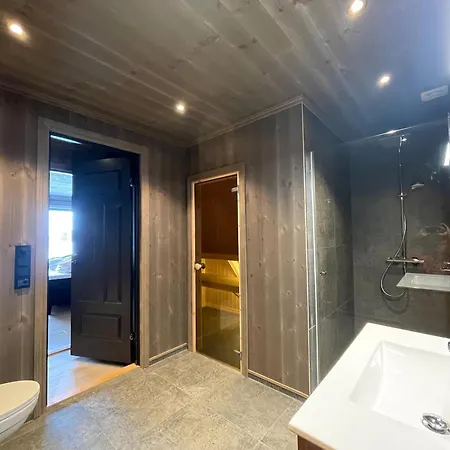 Casa vacanze Luxurious Cabin, 5 Bedrooms, Sauna Stunning View