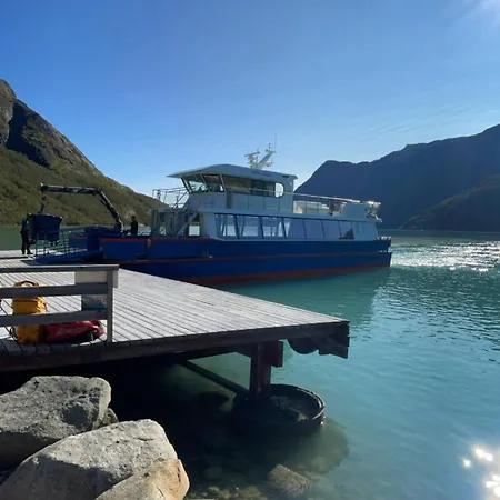 Luxurious Cabin, 5 Bedrooms, Sauna Stunning View