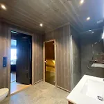 Casa vacanze Luxurious Cabin, 5 Bedrooms, Sauna Stunning View